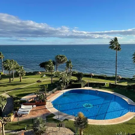 Apartamento Molinos On The Beachfront With Pool Estepona