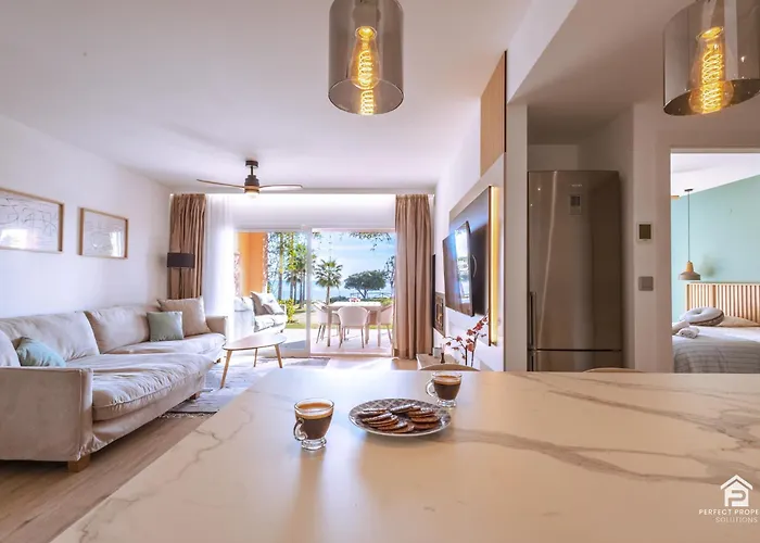 Апартаменти Molinos On The Beachfront With Pool