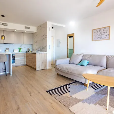 Apartment Molinos On The Beachfront With Pool Estepona